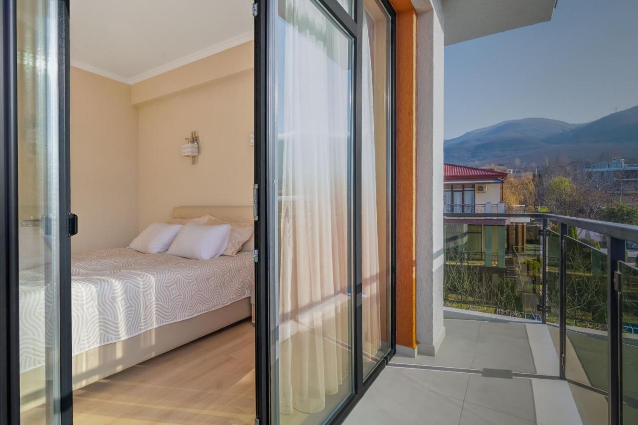 Hotel Alexandria Saguramo ภายนอก รูปภาพ