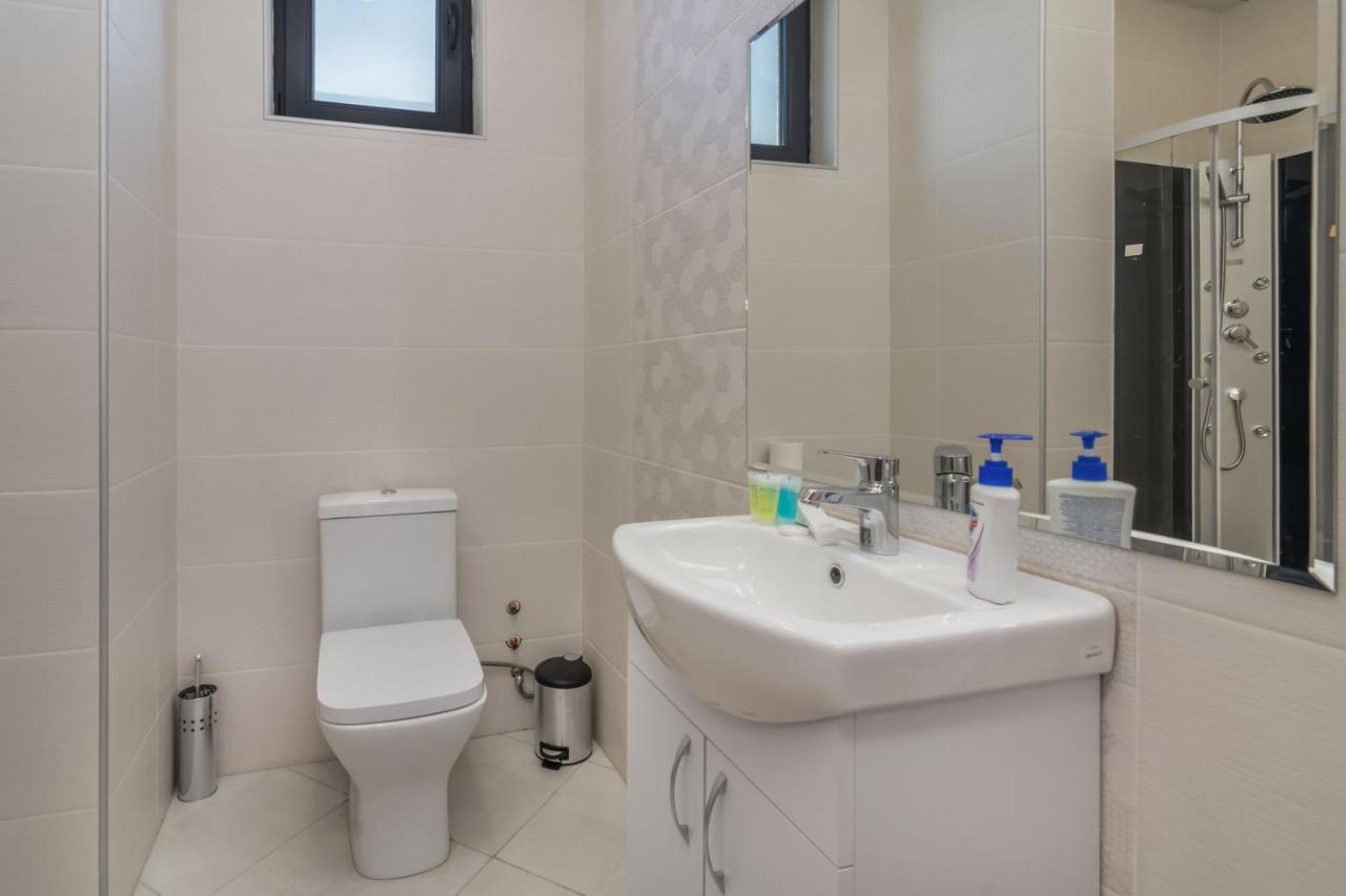 Hotel Alexandria Saguramo ภายนอก รูปภาพ