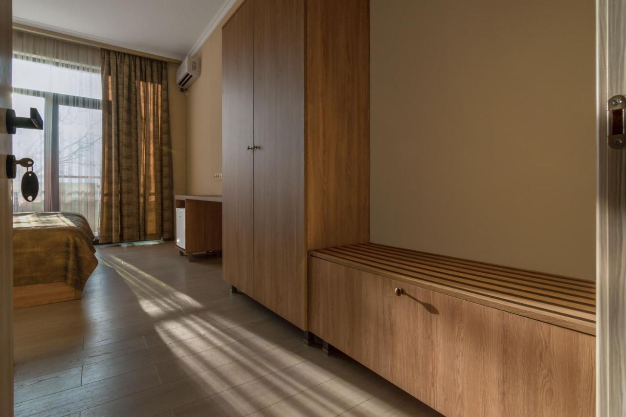 Hotel Alexandria Saguramo ภายนอก รูปภาพ
