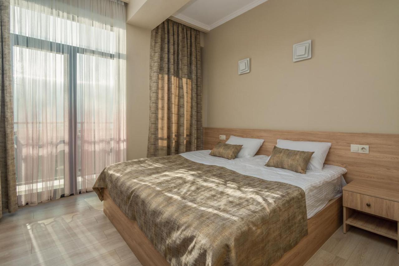 Hotel Alexandria Saguramo ภายนอก รูปภาพ