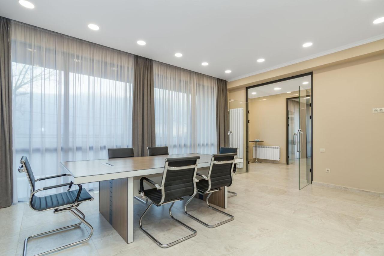 Hotel Alexandria Saguramo ภายนอก รูปภาพ