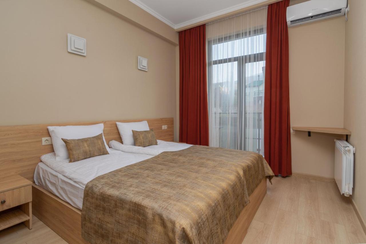 Hotel Alexandria Saguramo ภายนอก รูปภาพ