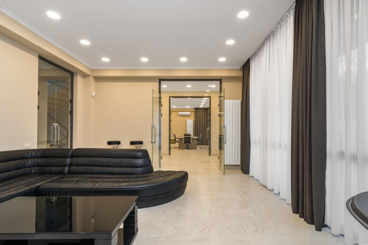 Hotel Alexandria Saguramo ภายนอก รูปภาพ