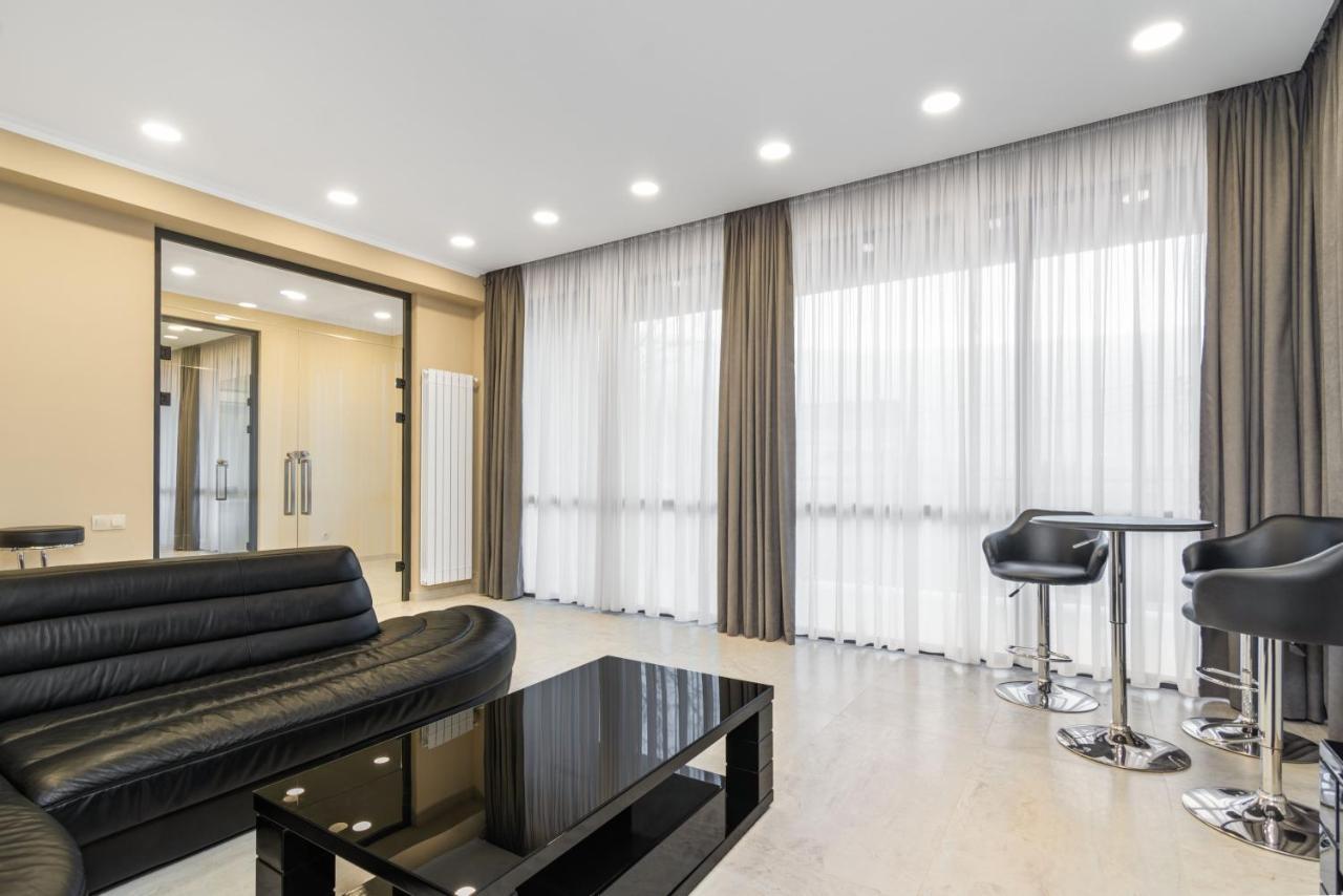 Hotel Alexandria Saguramo ภายนอก รูปภาพ