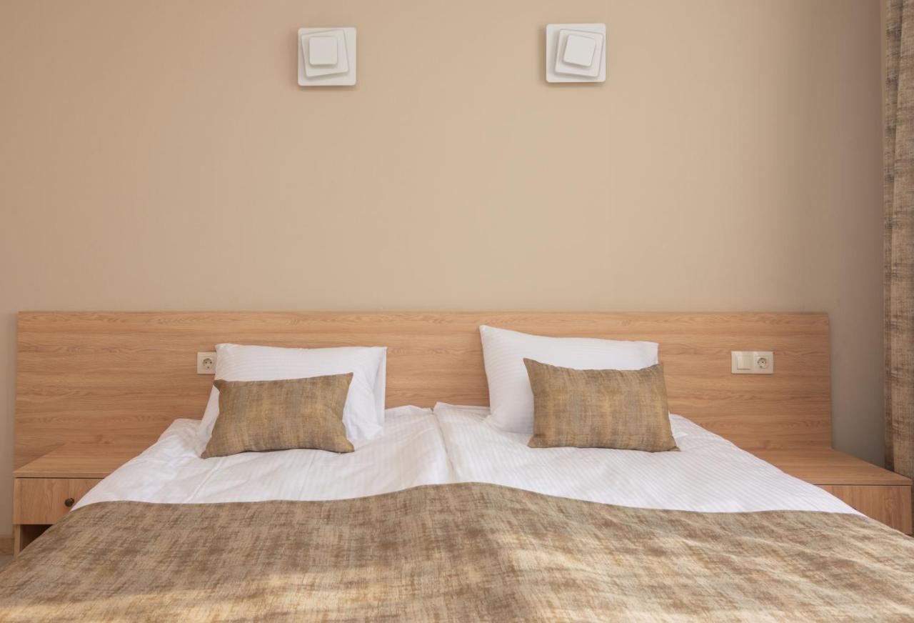Hotel Alexandria Saguramo ภายนอก รูปภาพ